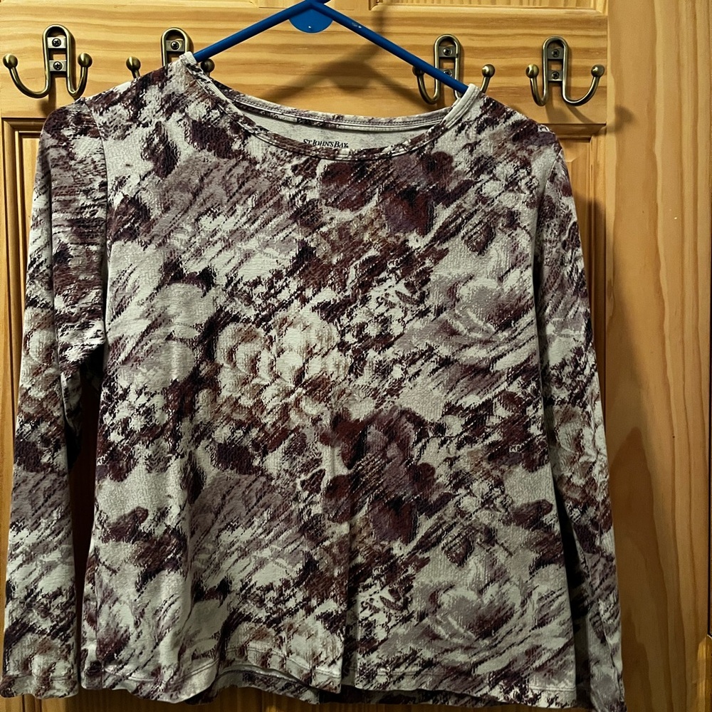 Women’s Saint John’s Bay petite large shirt
